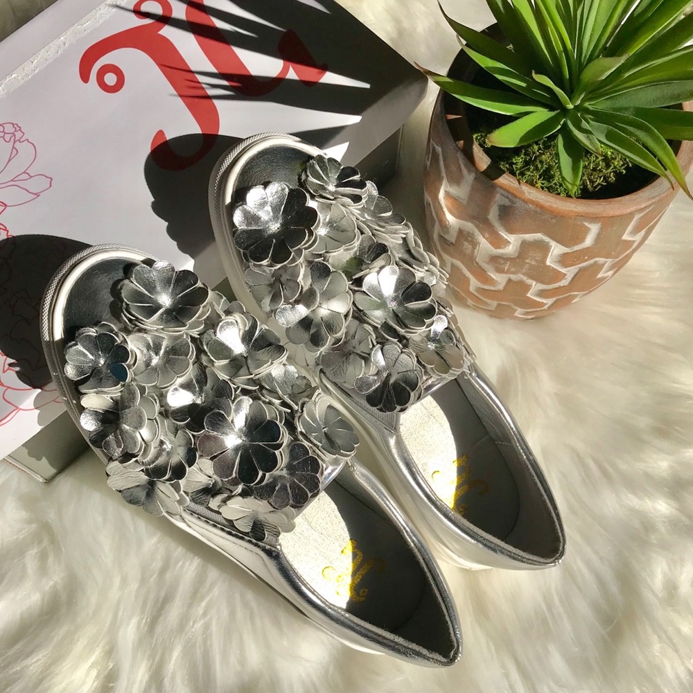 NWT Journee Collection -Mizey Slip on